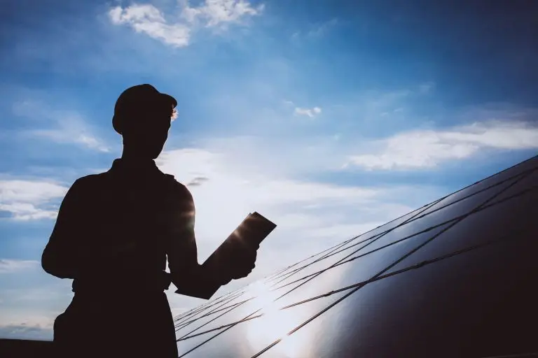 Chi siamo 5 worker-bg-solar